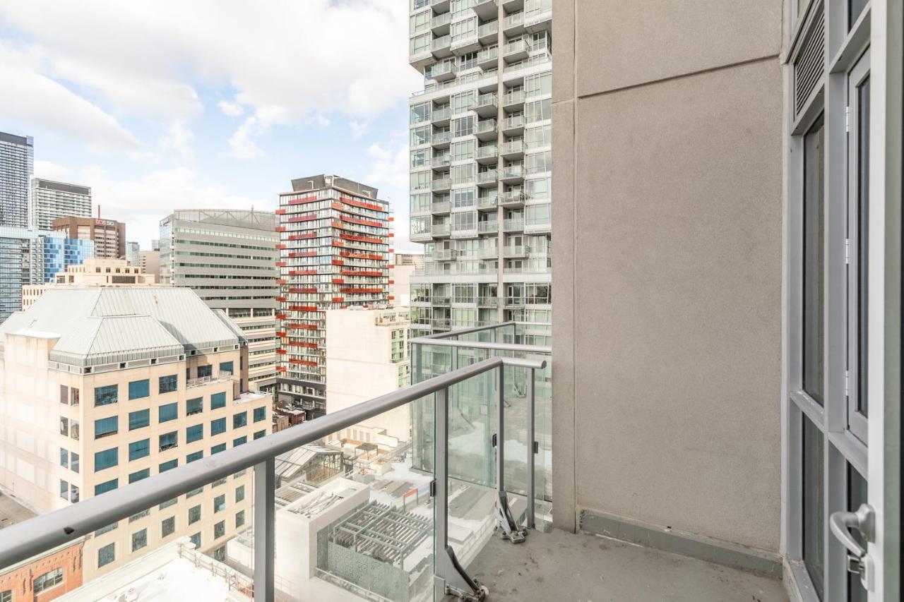 Luxury 2 Bedroom In The Heart Of Entertainment District - City Skyline View & Balcony Toronto Dış mekan fotoğraf